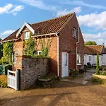 Merchants Quarters - Othala - Stunning With Harbour And Sea Views - Free Roof Terrace With Sea And Harbour View And Location To Beaches Amenities Restaurants And Harbour Feriehus
