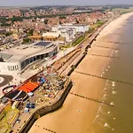 Merchants Quarters - Othala - Stunning With Harbour And Sea Views - Free Roof Terrace With Sea And Harbour View And Location To Beaches Amenities Restaurants And Harbour Scarborough