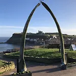 Holiday home Merchants Quarters - Othala - Stunning With Harbour And Sea Views - Free Roof Terrace With Sea And Harbour View And Location To Beaches Amenities Restaurants And Harbour Scarborough