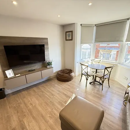 Merchants Quarters - Othala - Stunning With Harbour And Sea Views, Roof Terrace And Location To Amenities * Scarborough