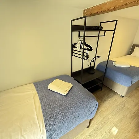 Vakantiehuis Merchants Quarters - Othala - Stunning With Harbour And Sea Views, Roof Terrace And Location To Amenities