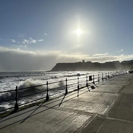 Merchants Quarters - Othala - Stunning With Harbour And Sea Views - Free Roof Terrace With Sea And Harbour View And Location To Beaches Amenities Restaurants And Harbour Scarborough